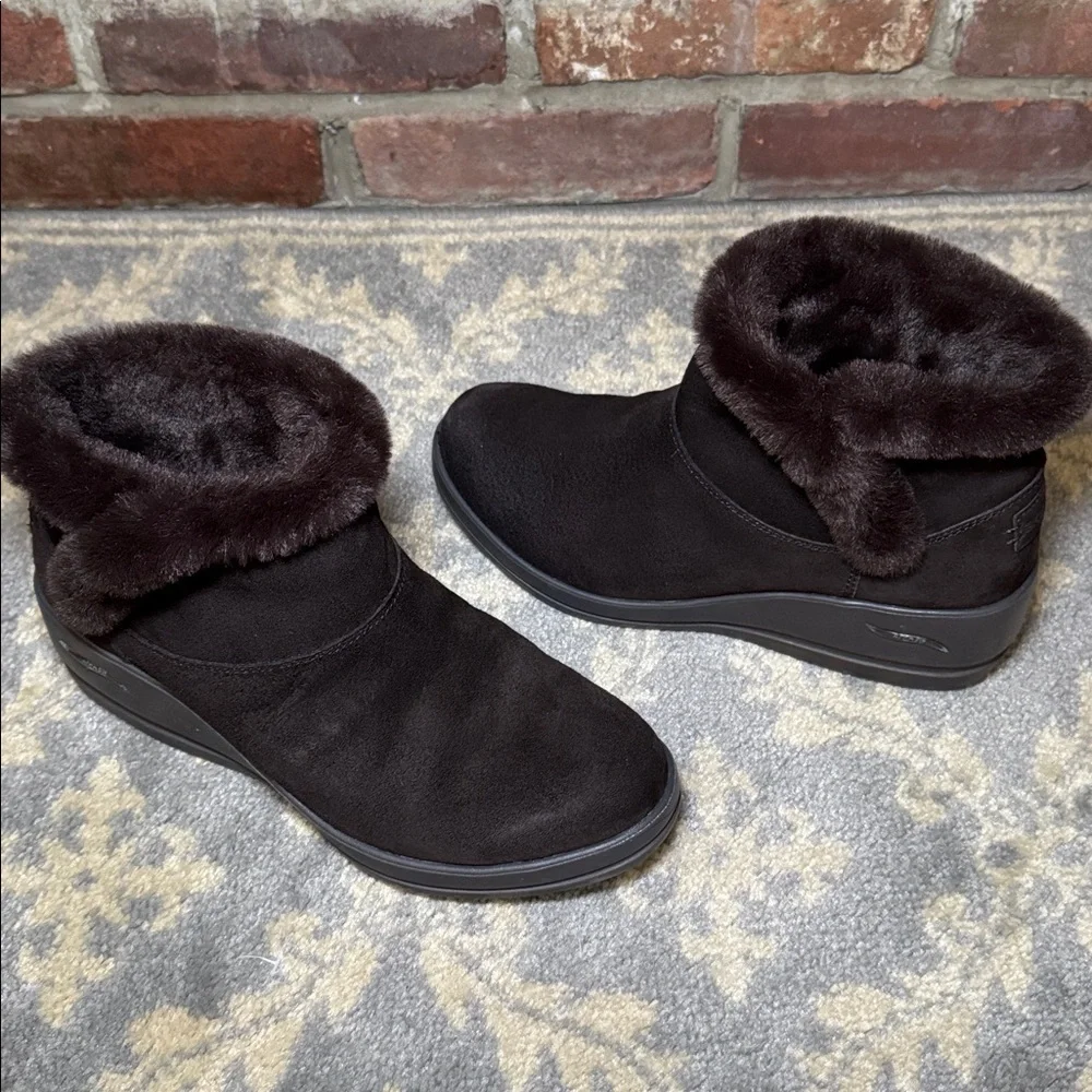 Skechers Women's Arch Fit Rise Boot Chocolate Brown Size 7.5